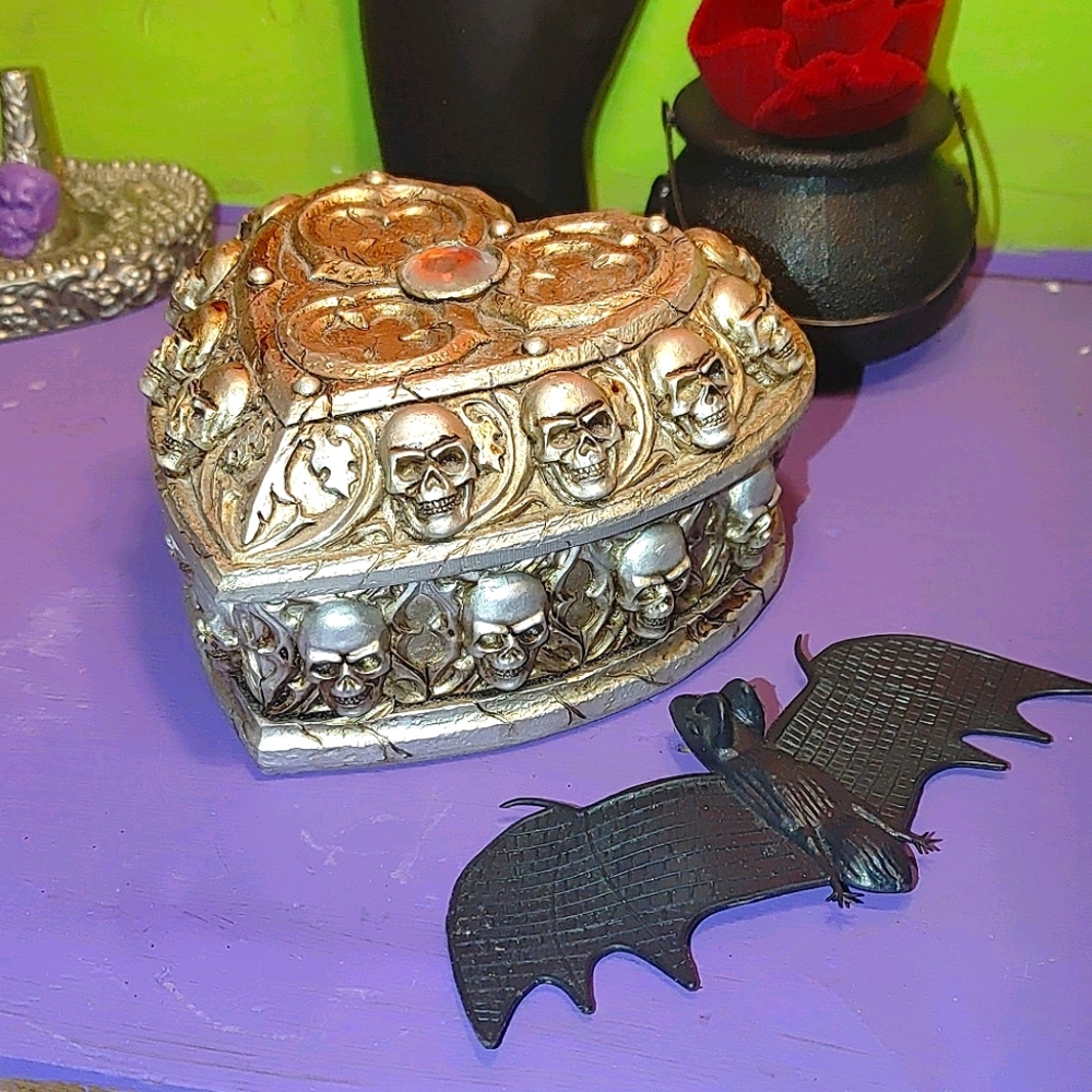 💀Alchemy Vault Skull Heart Jewelry Box💀